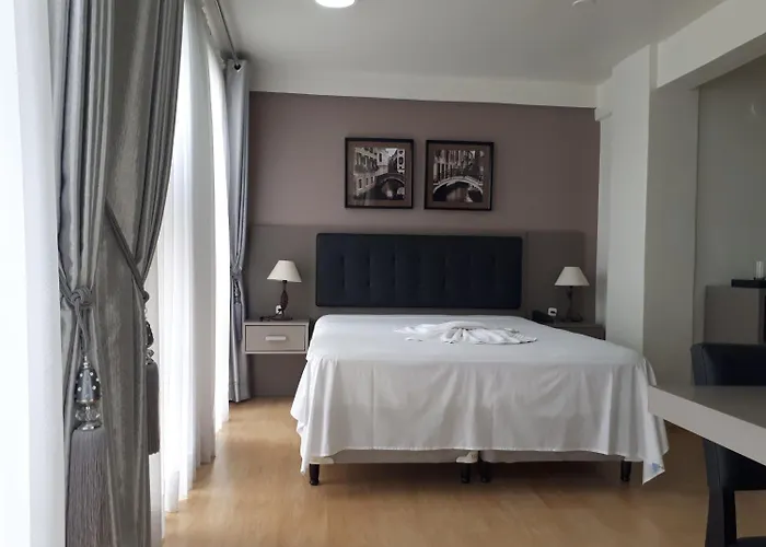 Geneviee Palace Hotel